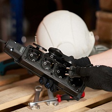 Розетка каучуковая 4 гнезда с крышкой (колодка) черная, с/з, 16А, IP54, REXANT 111-114 1